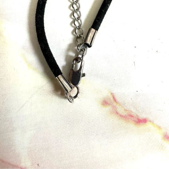 Milky Quartz OM pendant necklace - Picture 5 of 9